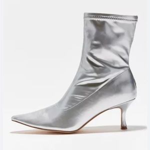 UO Kamila Kitten Heel in Silver